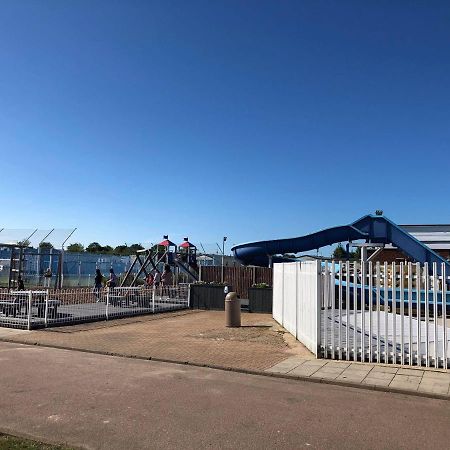 3 Bed 8 Berth Caravan In California Cliffs - M1 Great Yarmouth Buitenkant foto