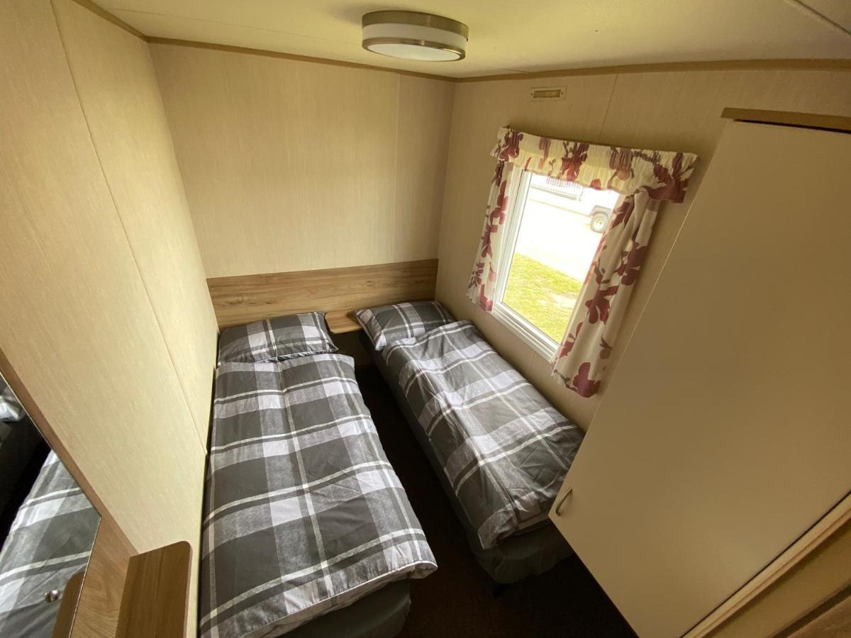 3 Bed 8 Berth Caravan In California Cliffs - M1 Great Yarmouth Buitenkant foto
