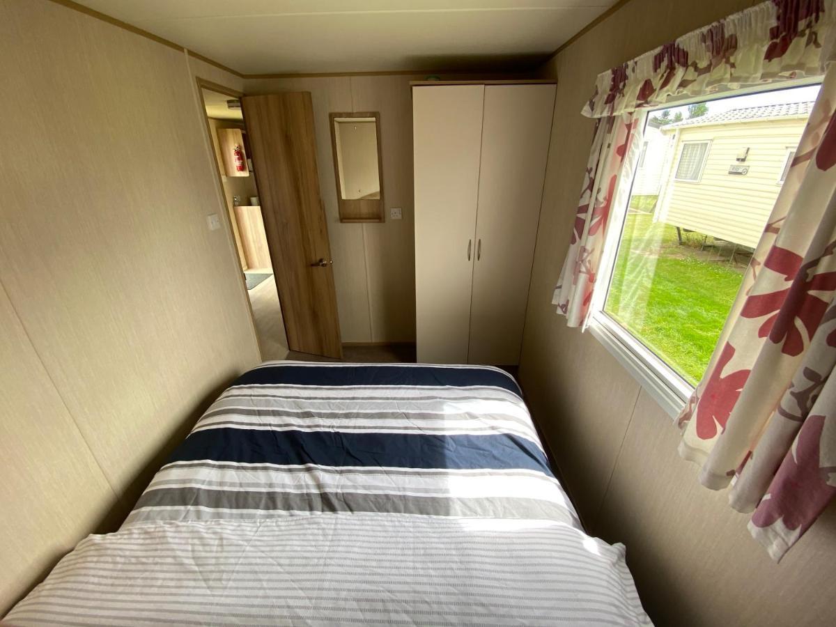 3 Bed 8 Berth Caravan In California Cliffs - M1 Great Yarmouth Buitenkant foto