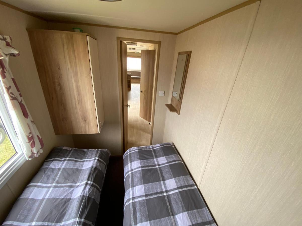3 Bed 8 Berth Caravan In California Cliffs - M1 Great Yarmouth Buitenkant foto